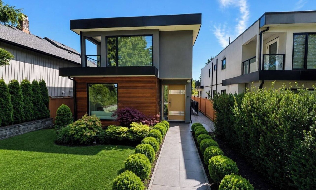 North Vancouver House | A&A Resident | Modern 2BR Suite