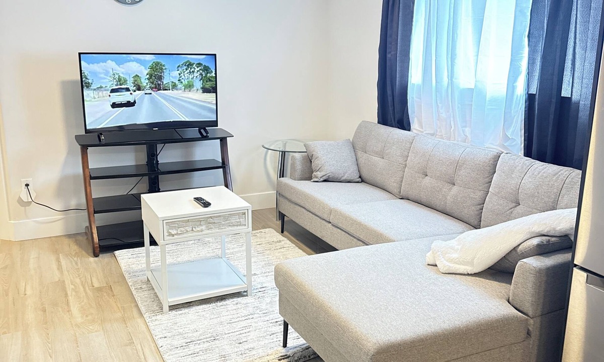 St. John's House | A cozy haven at the heart of the city and a minute drive to the airport