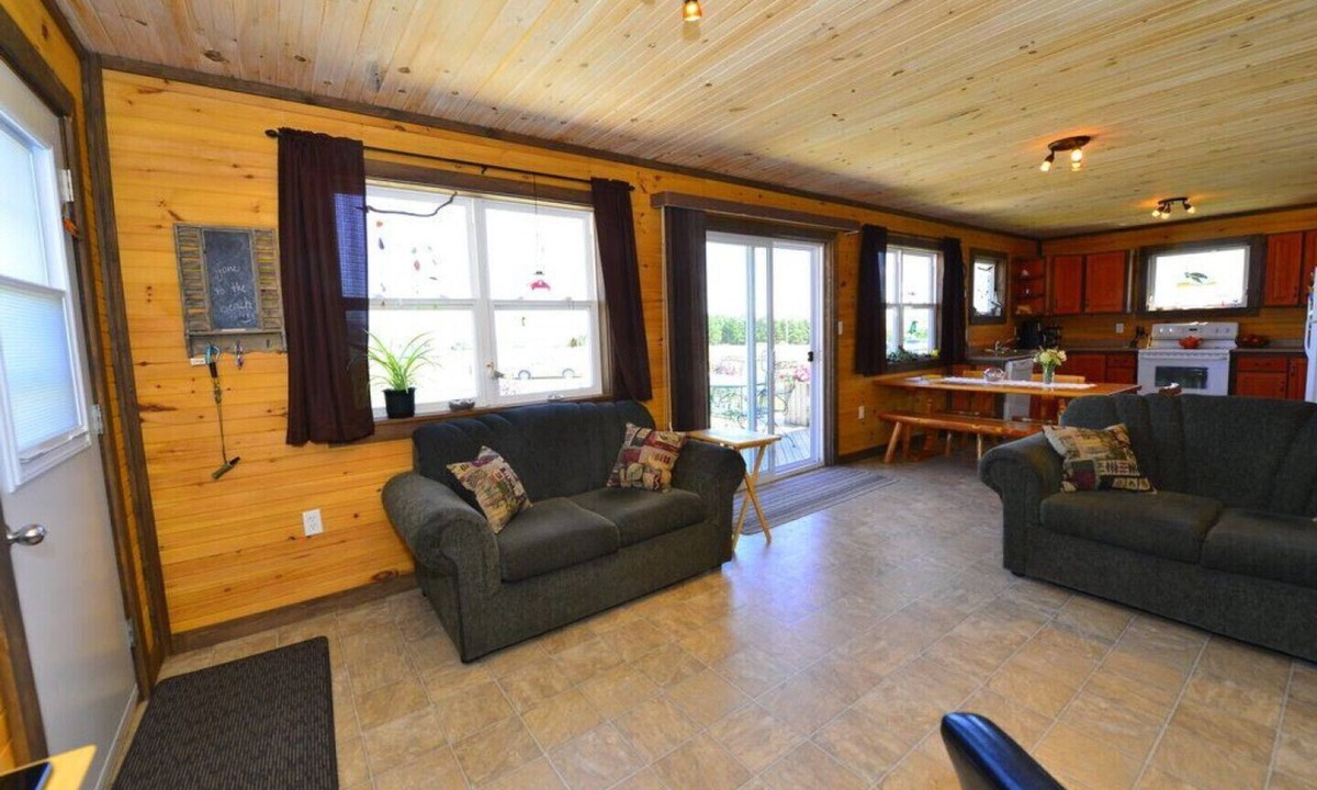 Sea View House | A cozy rustic cottage with a short walk to a fantastic beach in Seaview, PEI
