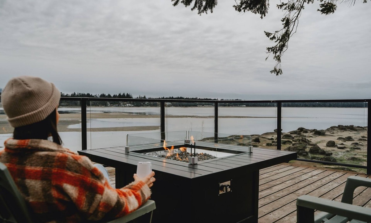Regional District of Nanaimo Condo | A quiet oceanfront hideaway on the shoreline of Nanoose Bay.