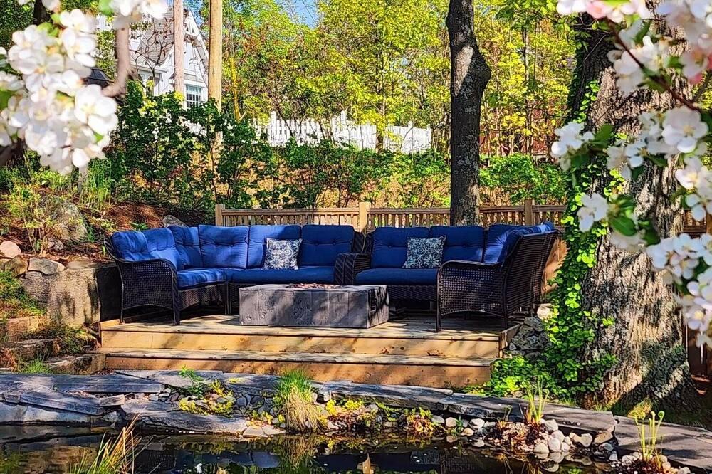 Port Carling House | A Unique Muskoka Experience! A private couples retreat in Port Carling!
