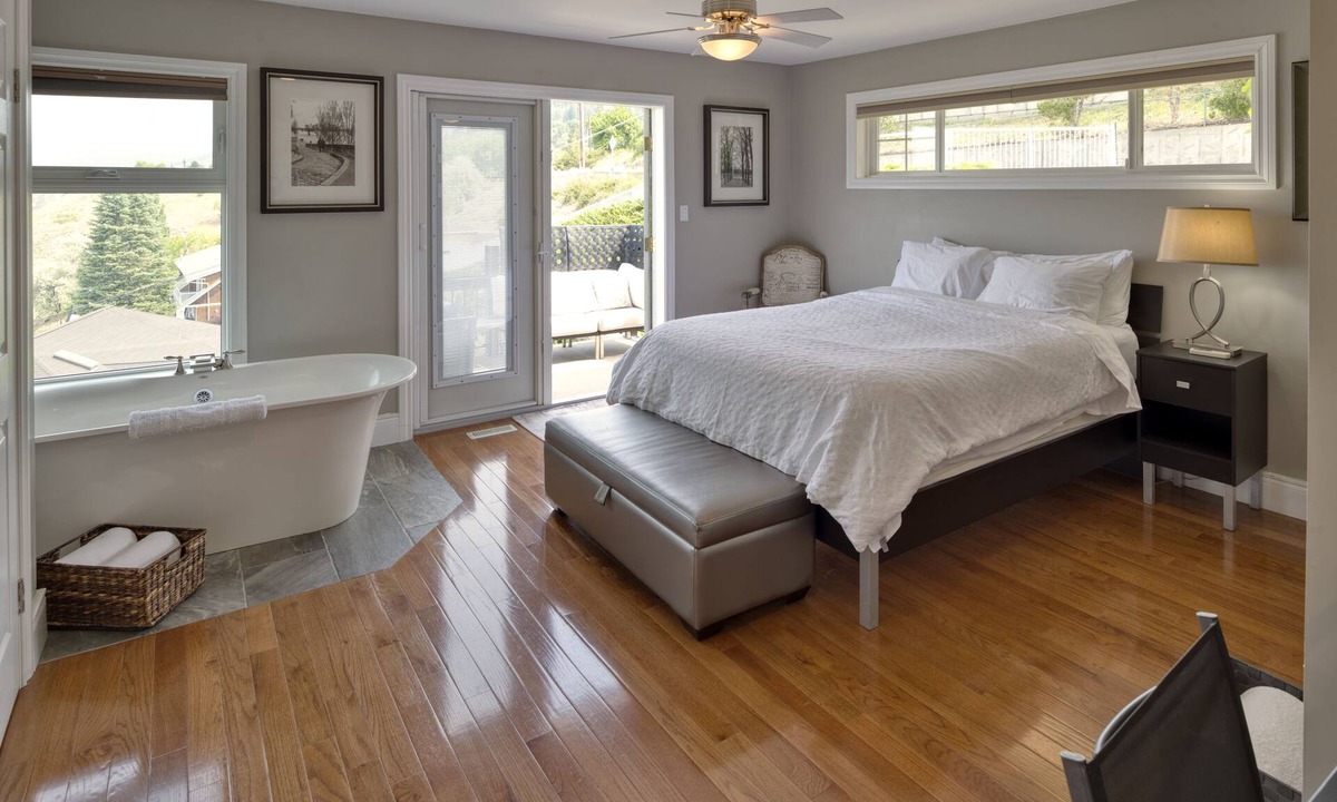 Okanagan-Similkameen House | Above The Beach Guest Suites