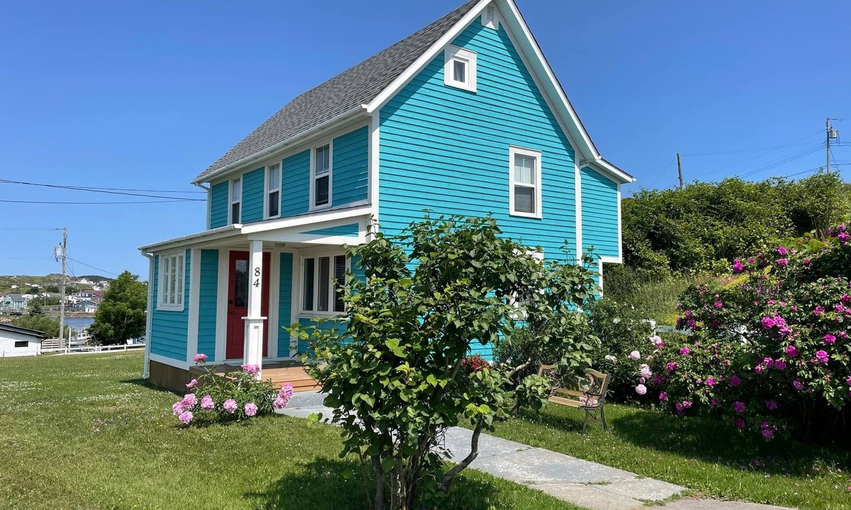 Twillingate House | Above The Tickle Twillingate Vacation Home. Traditional Saltbox House est 1901