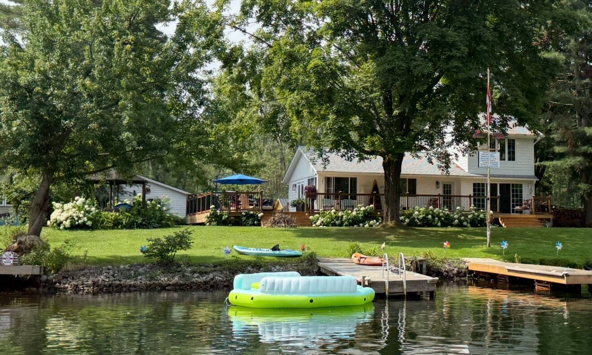 Severn Bridge Cottage | Accessible Luxury Riverside Beauty! NEW listing!