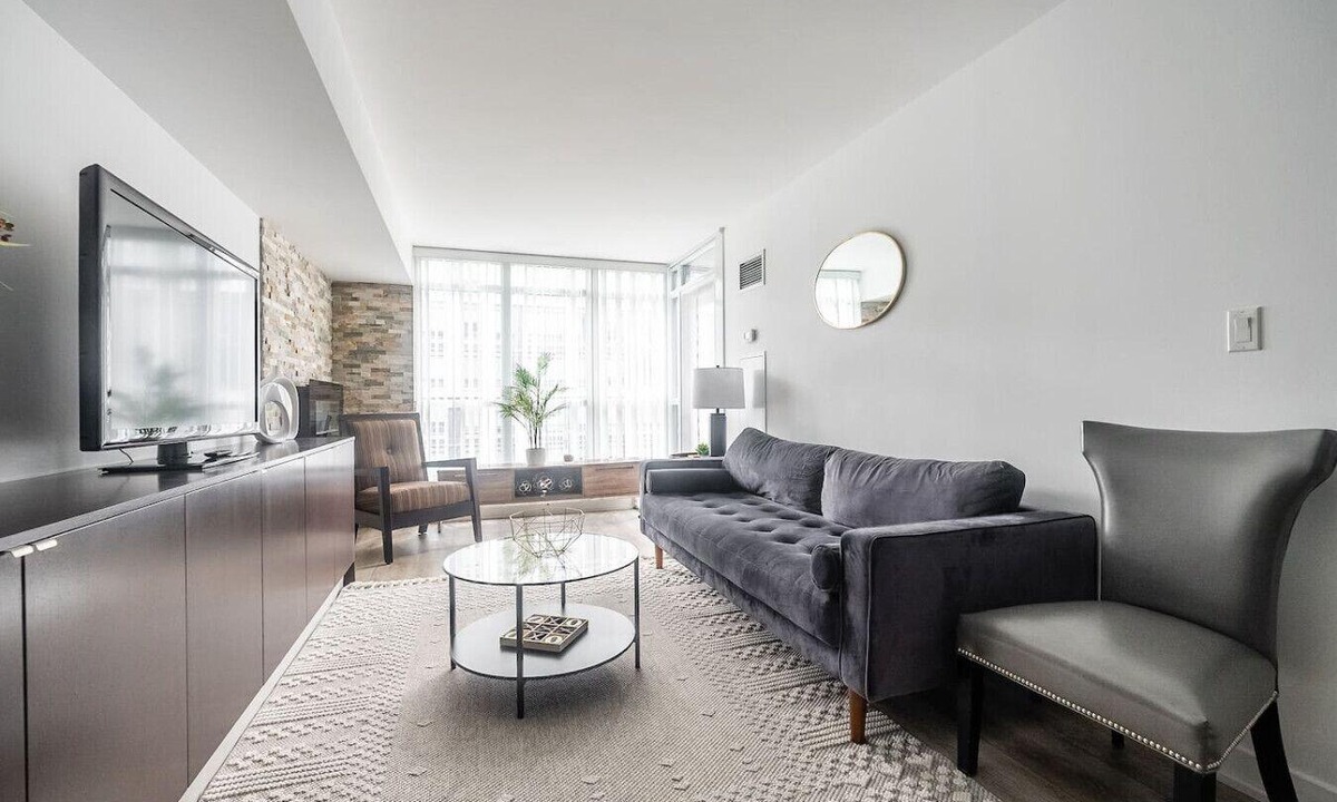 Wellington Place Hotel | Amazing 2BR Suite - Heart of Toronto - Free Parking