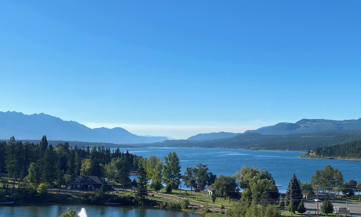 Invermere Condo | Amazing lake view, steps to Kinsmen Beach & Invermere restaurants & amenities!