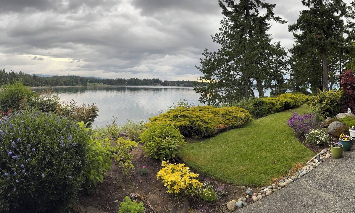Regional District of Nanaimo Condo | Amazing ocean views from our ocean front condo. Only steps from the beach.