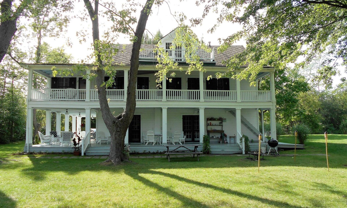 Fort Erie House | Antebellum Home Up North