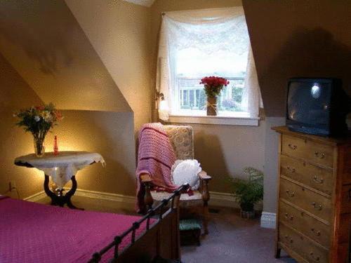 Old Town Historic District Bed & Breakfast | Antique Slumber Old Town Bed & Breakfast