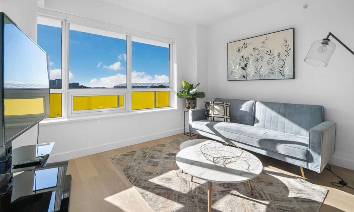 Richmond City Centre Apartment | ARIES PALACE - Avant-Garde & Luxury DT RMD Living