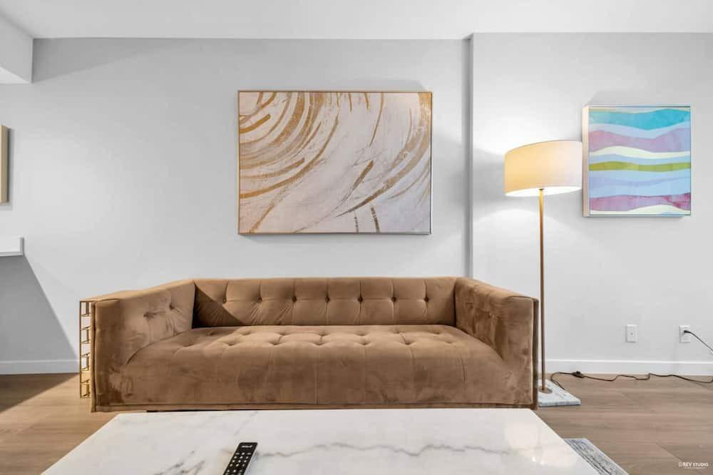 Golden Village Apartment | ARIES PALACE - LUXURY 2 BEDROOM SUITE w AC&Parking