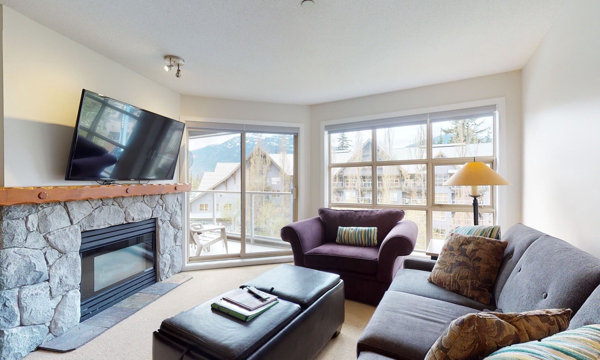 Upper Village Condo | Aspens #461 Prime Ski-in Ski-out Location! Pool, Hot tubs, BBQ, sleeps 4