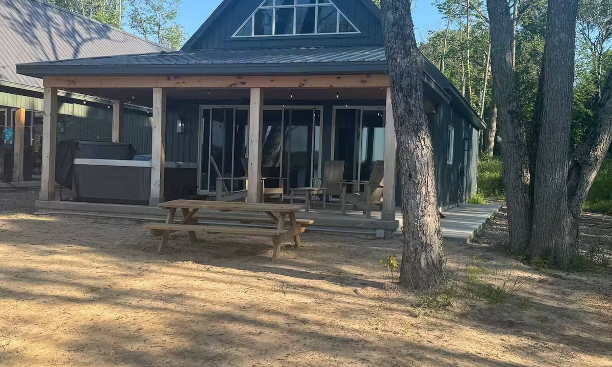 Restoule Cottage | Athena Luxury Lakefront Cottage w/Hot Tub & Sauna