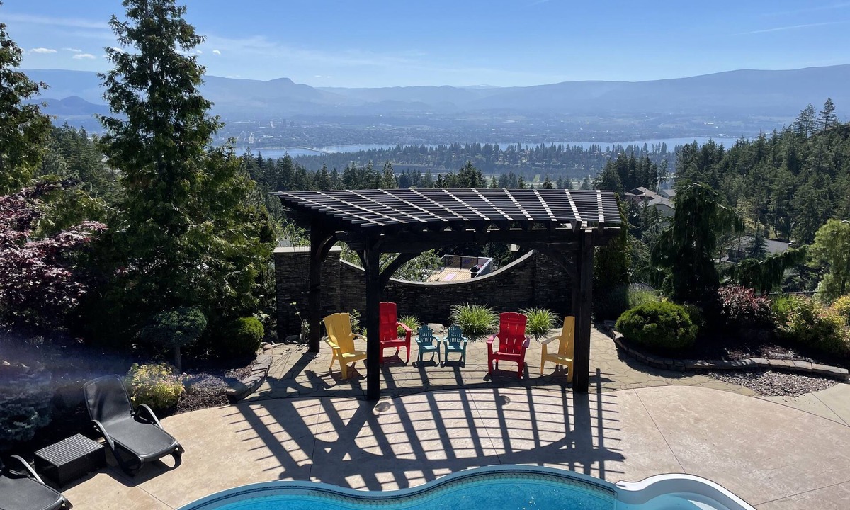 West Kelowna Estates House | AUGUST CANCELLED- HEAVY DISCOUNT LUXERY WEST KELOWNA OASIS-POOL,HOT TUB-VIEW