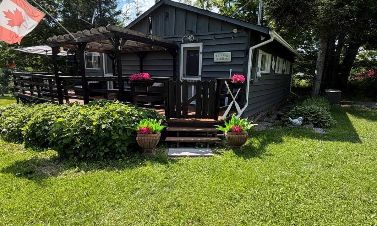 Dunchurch Cottage | Bagz Place : Your private sanctuary to unplug, reset, and connect with nature.