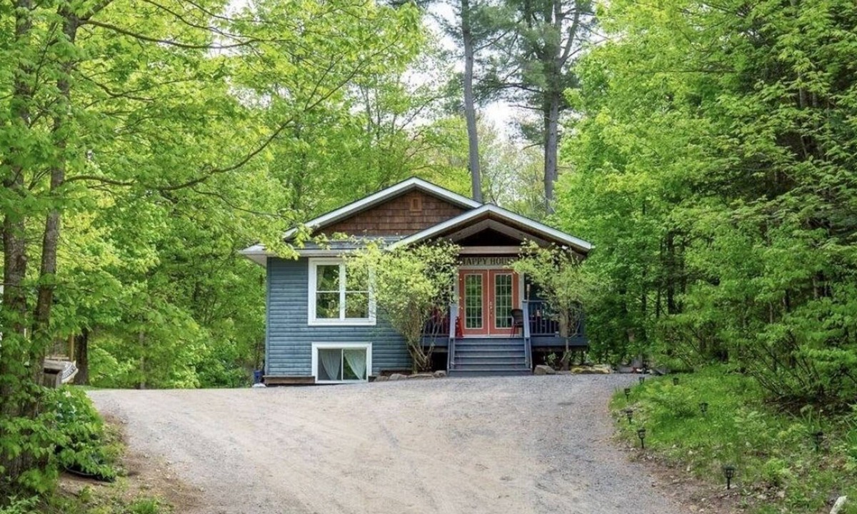 Huntsville House | Balsam Retreat- Muskoka Getaway Pet Friendly