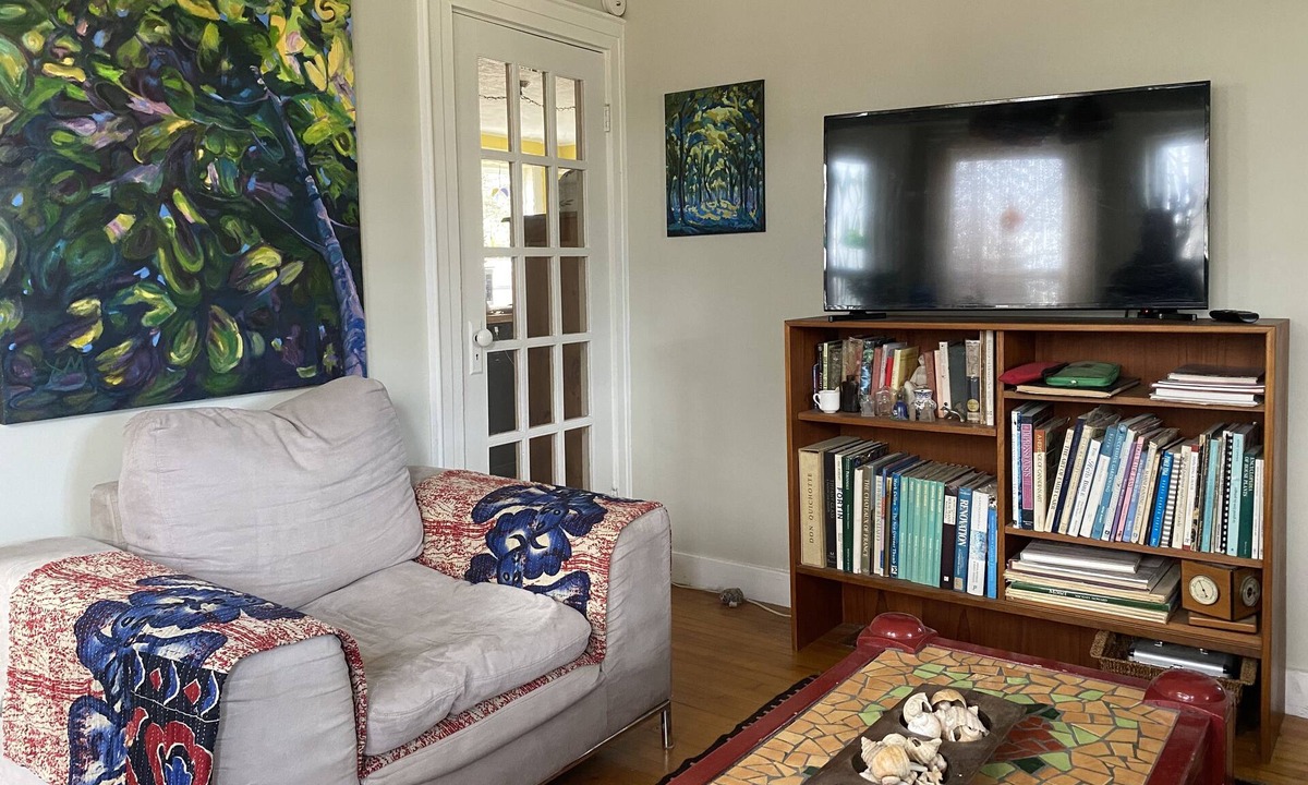 Cornwallis House | Basin view home w/art studio - steps to beach