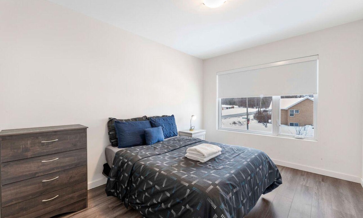 Barrie House | Bass Oasis 2 – Cozy, Pet-Friendly Getaway Near Beach, Ski Resort, Spa & More!