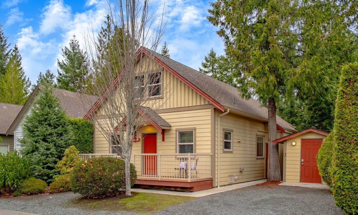Regional District of Nanaimo Villa | Beach Daze! Peaceful Retreat Near Rathtrevor Beaches