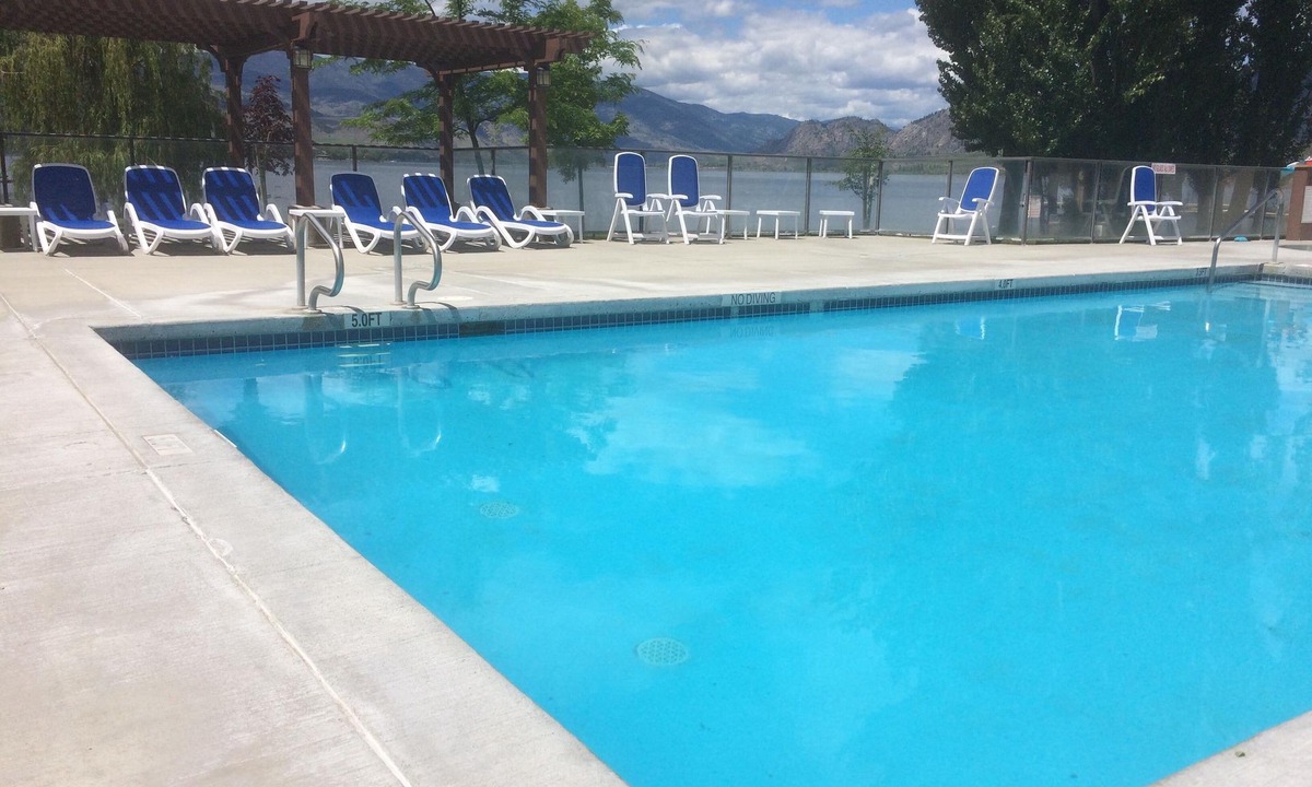 Osoyoos Condo | Beachfront 2-bedroom condo with spacious patio in exclusive Casa del Lago