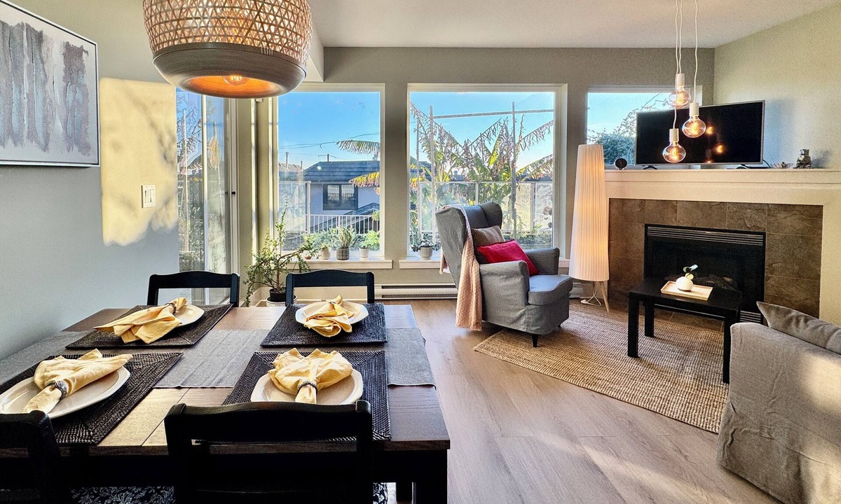 White Rock Apartment | Beautiful 2-bedroom residence in charming White Rock near the beach