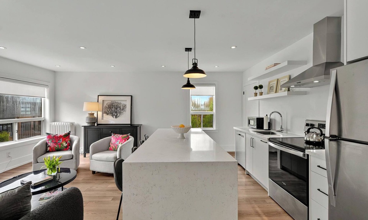 Wychwood Apartment | Beautiful 2nd floor apartment, minutes from transit, restaurants, pet-friendly.