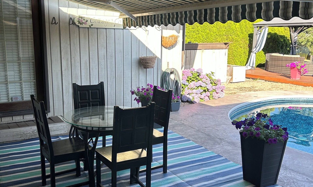 Okanagan-Similkameen House | Beautiful 3 bed 3 bath Lake view home with pool, minutes from town and beach.