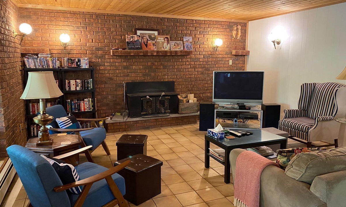 Lafontaine House | Beautiful 3 BEDROOM COUNTRY HOME in TINY BEACHES NEAR LAKE HURON GEORGIAN BAY