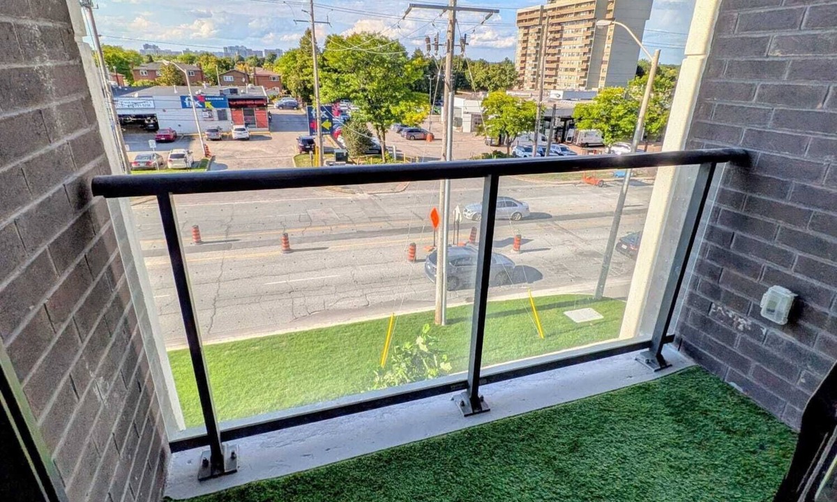 Tam O'Shanter-Sullivan Condo | Beautiful condo w/2 Full Bathroom located perfectly in the middle of Scarborough