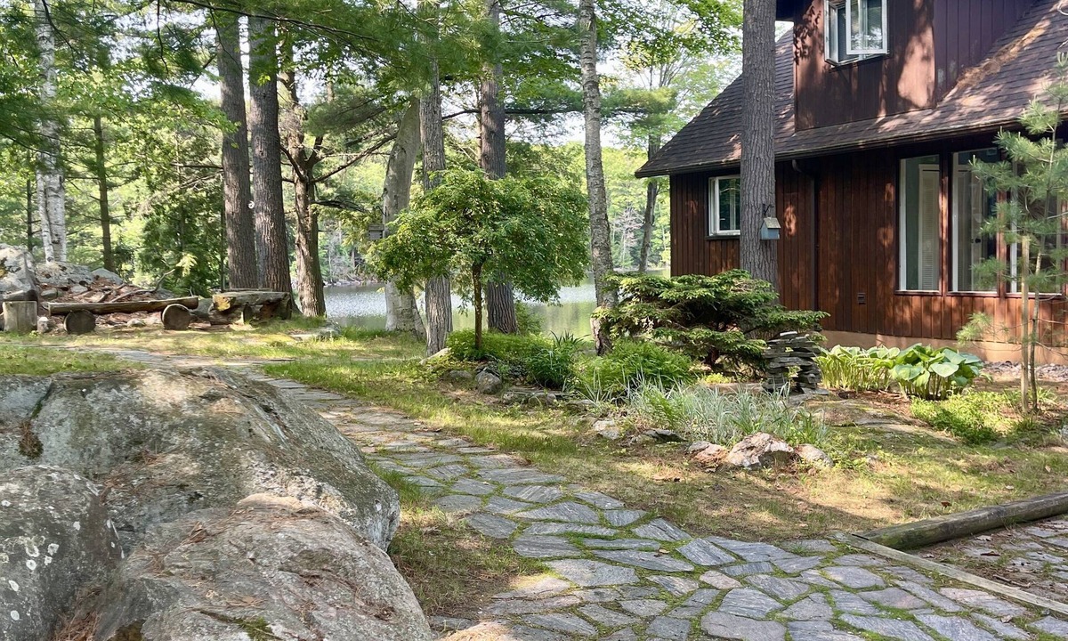 Muskoka Lakes Cottage | Beautiful family cottage on private lake in the heart of Muskoka