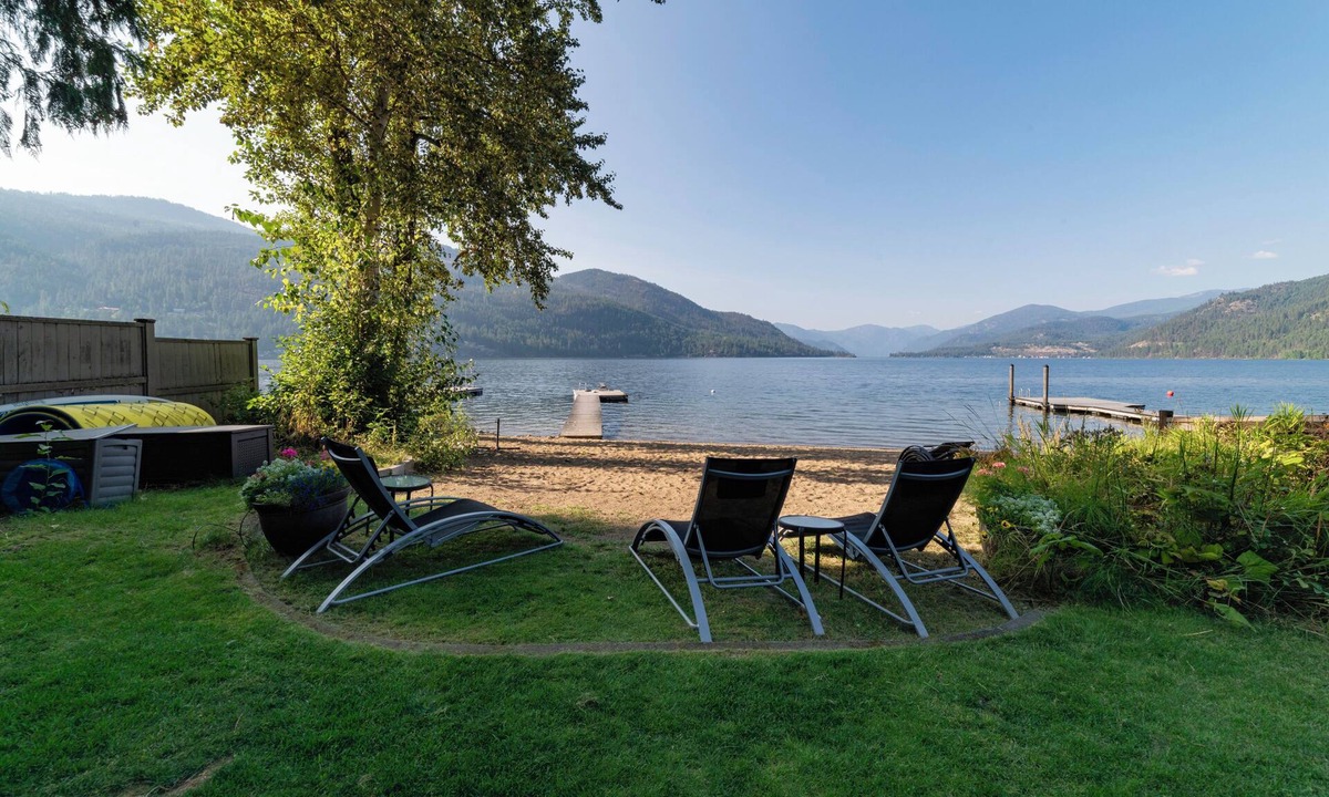 Christina Lake House | Beautiful lakefront home, beach, hot tub, fireplace perfect for your next getaway!