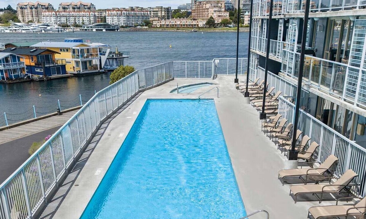Inner Harbour Condo | Beautiful location in Victoria Harbour. Full amenities!