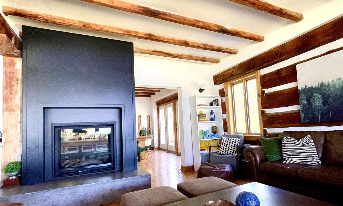 Glenfield Cabin | Beautiful Norcan Lake Lodge - close to Calabogie Peaks, rec trails - 8 bedrooms