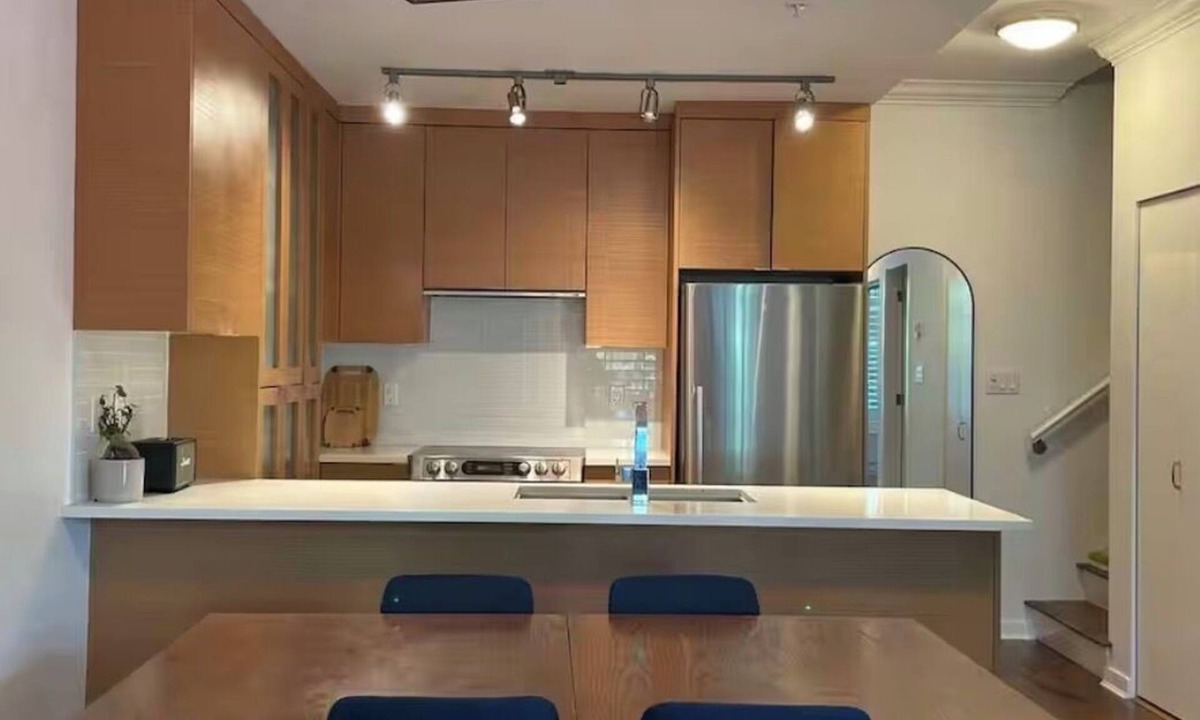 Mount Pleasant House | Beautiful townhome in trendy Main Street area. Family friendly!
