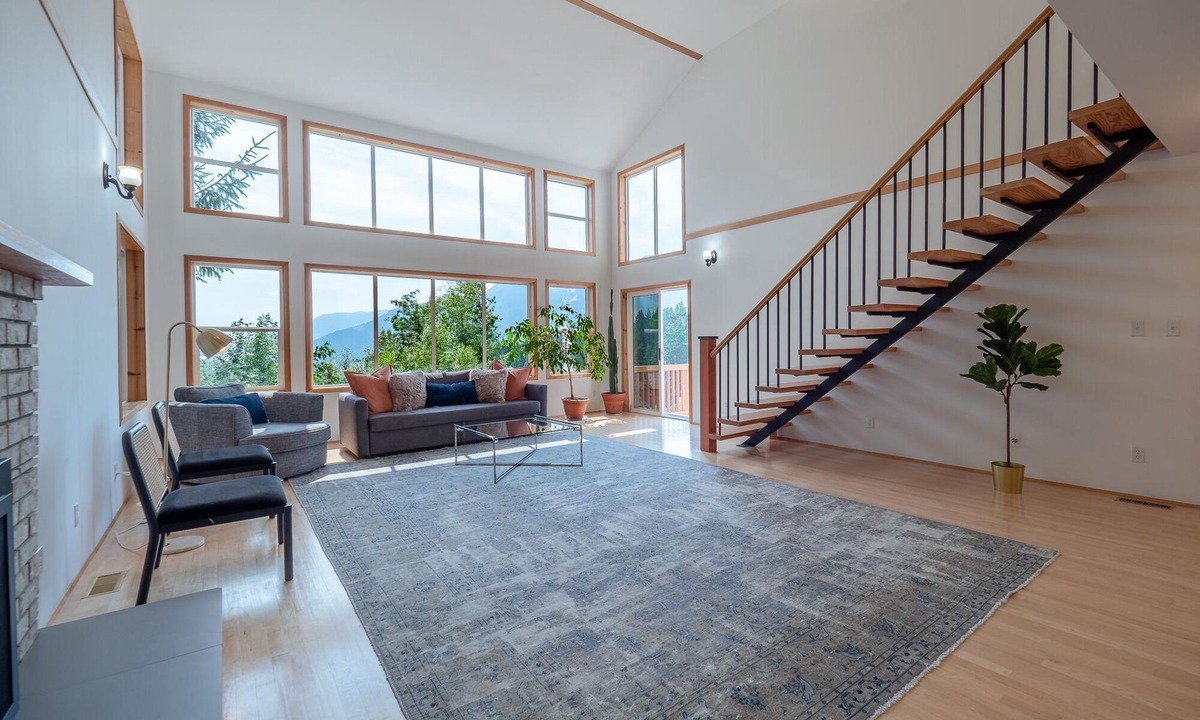 Squamish House | Beautiful Unique One of A Kind Glacier View Home