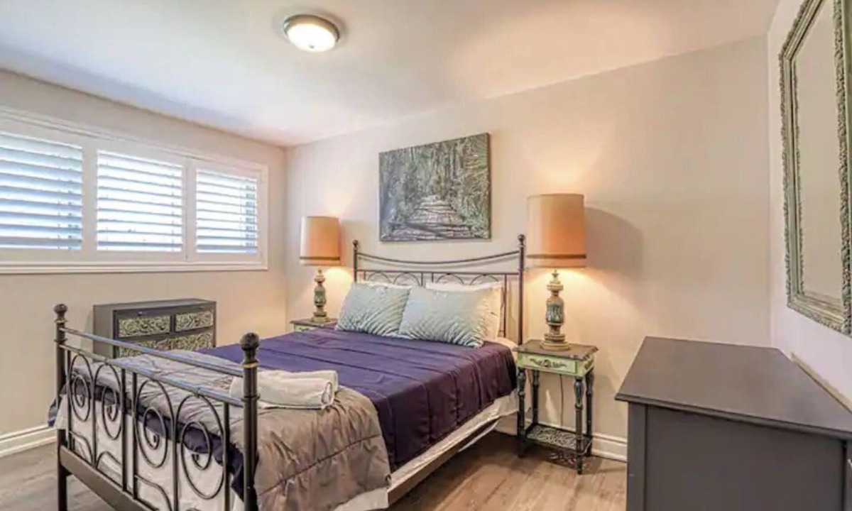 Aldershot House | Beautifully Updated Bungalow Upper Portion
