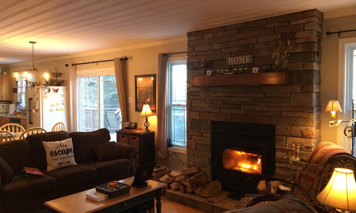 Brigus Junction Cottage | ★BEST VIEW Wonderland ★ Cozy Cabin on Pond