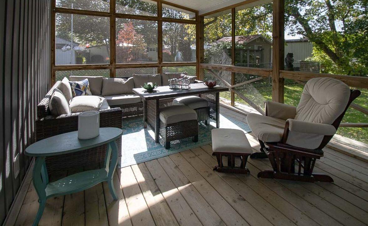 Port Burwell Cottage | Big Fun Little Cottage - Cozy Cottage in Walking Distance to Beach and Town