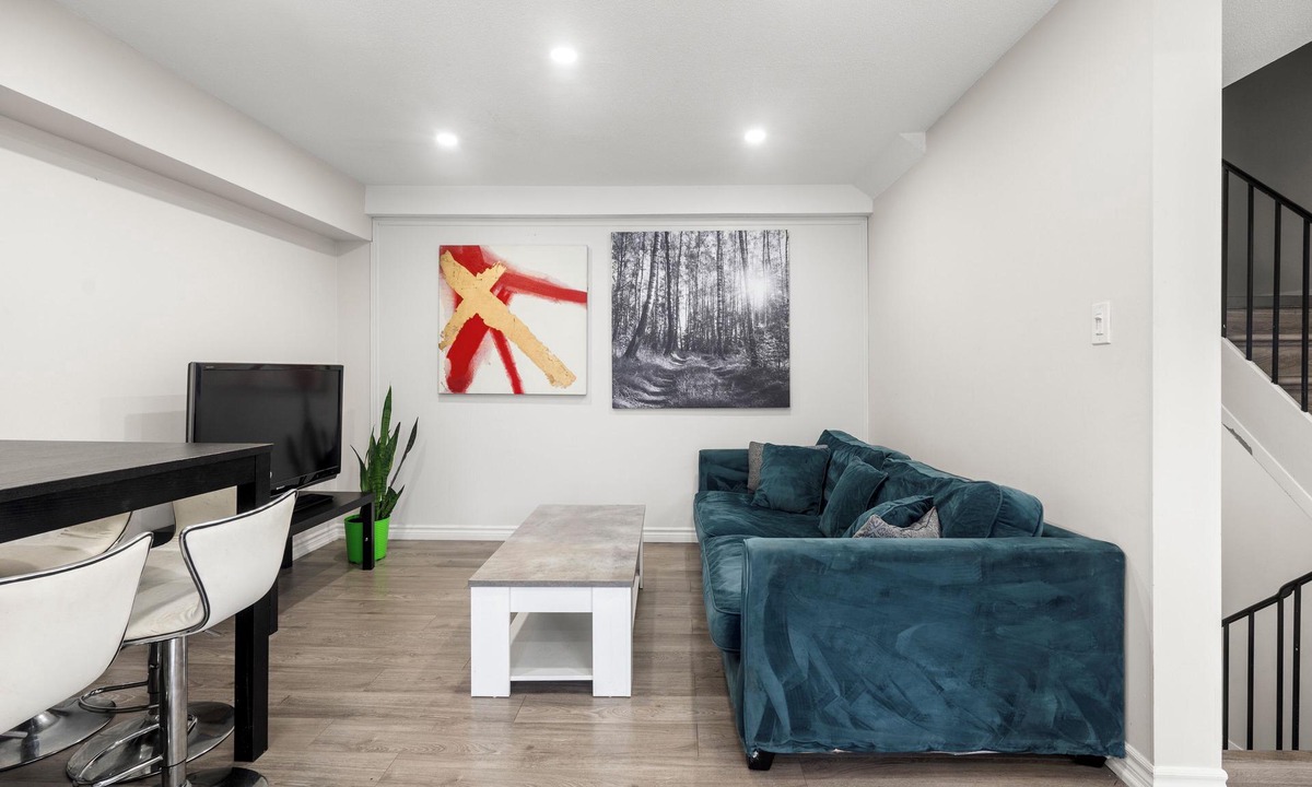 Scarborough Apartment | BIG PRIVATE ROOM with TERRACE in Scarborough