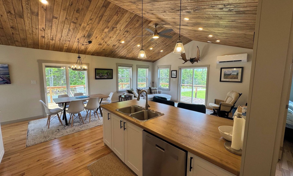 Bellevue Cottage | Birch & Bough Cottage - a private cottage surrounded by trees w/AC in Bellevue.