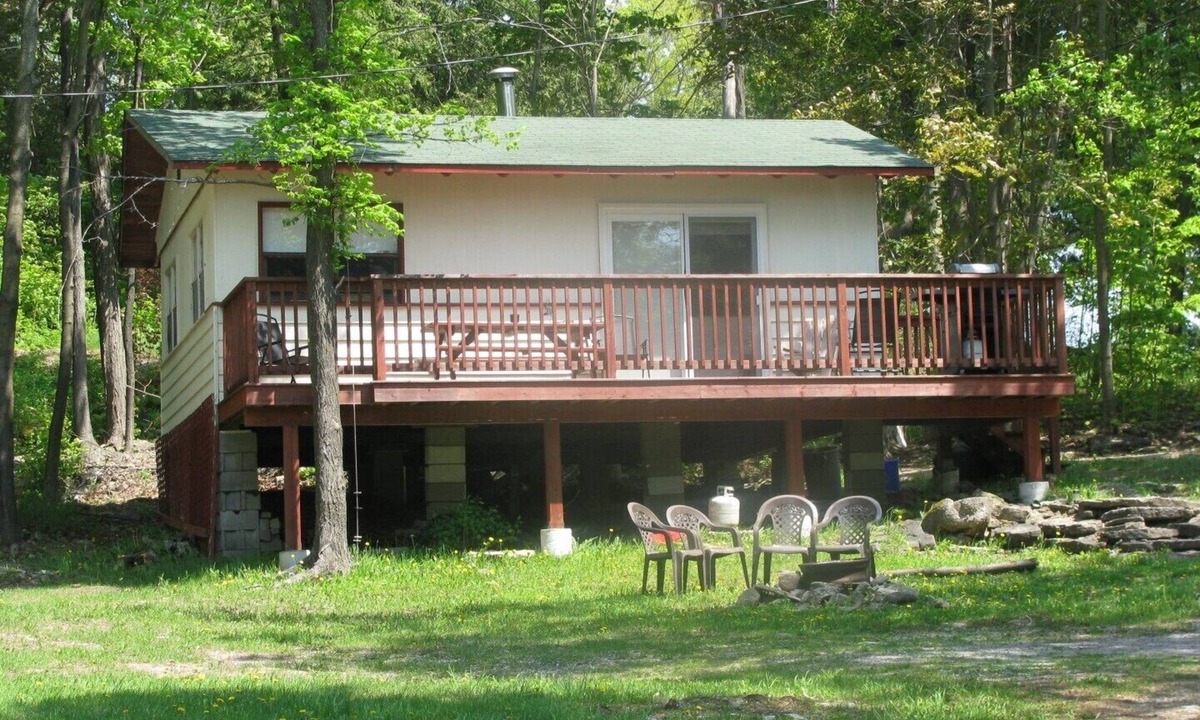 Isaacs Glen Cottage | Birch Cottage at Shiloh Cottages - Fenelon Falls