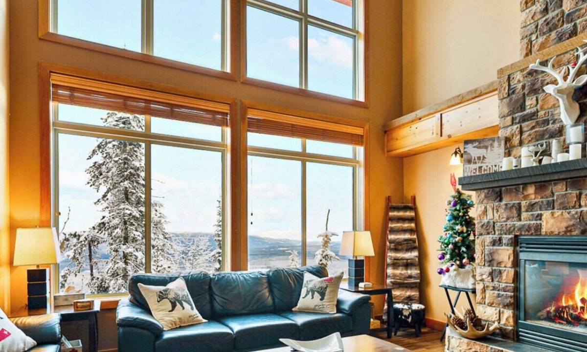 Snow Pine Estates Villa | Blackrock 6 - Ski In/Out, Private Hot Tub & Mtn View. Sleeps 13