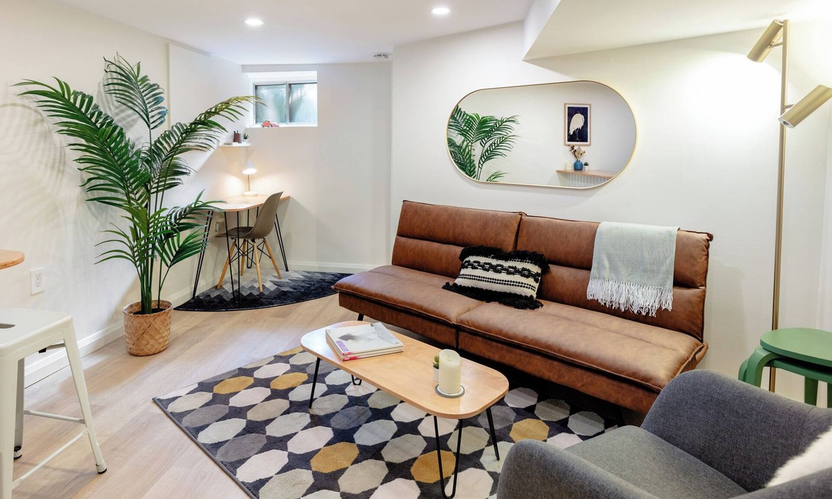 Wallace Emerson House | Bloordale Basement, Cozy and Clean