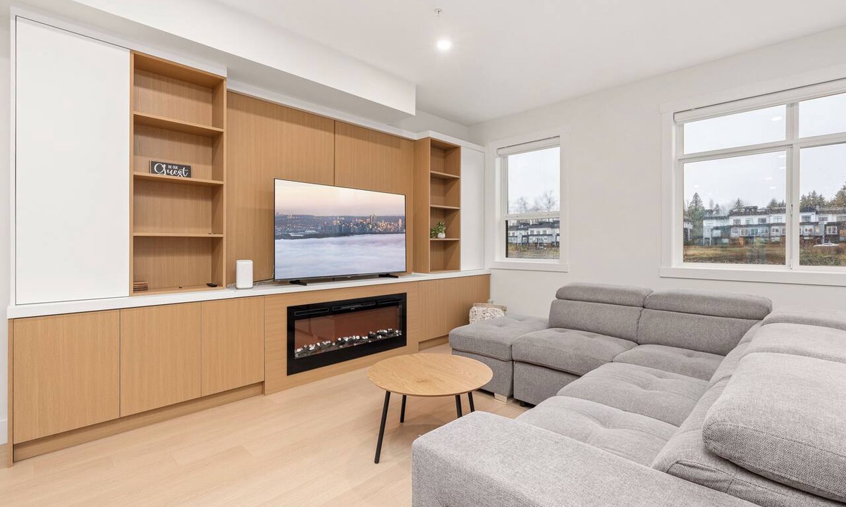 Willoughby House | Brand New 3BR Townhome - Roof Top Patio Garage
