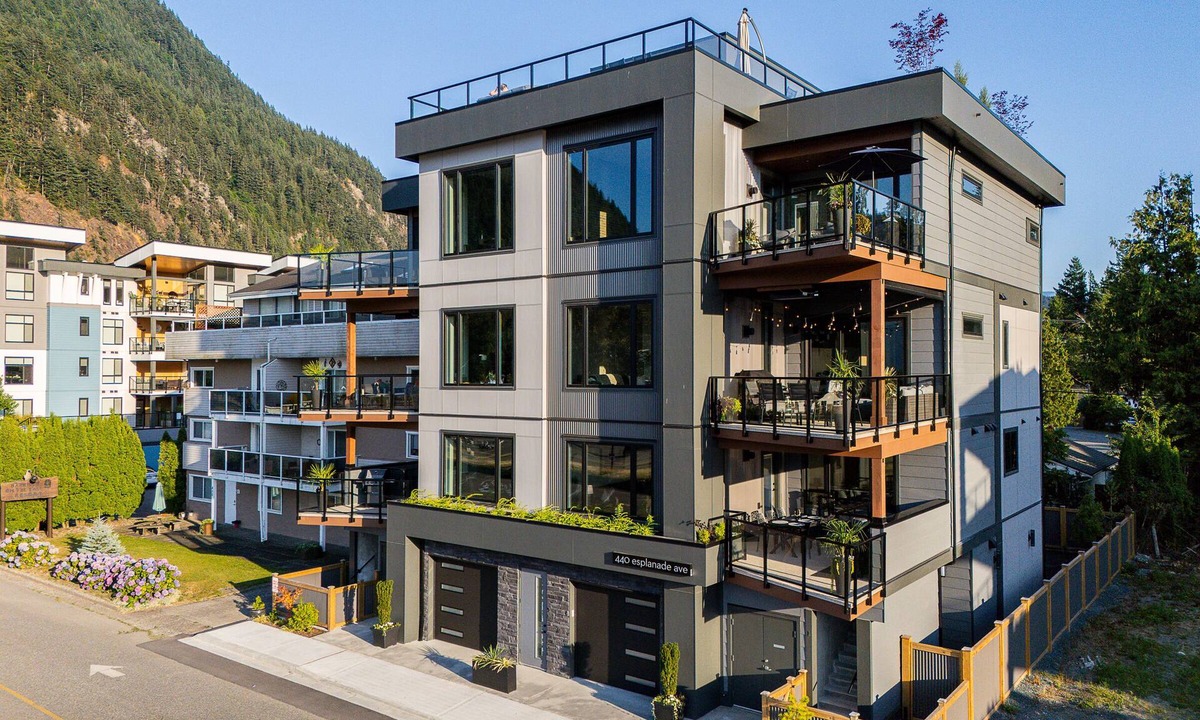 Harrison Hot Springs Condo | BRAND NEW 3-bedroom/2 bath waterfront condo in lovely Harrison Hot Springs