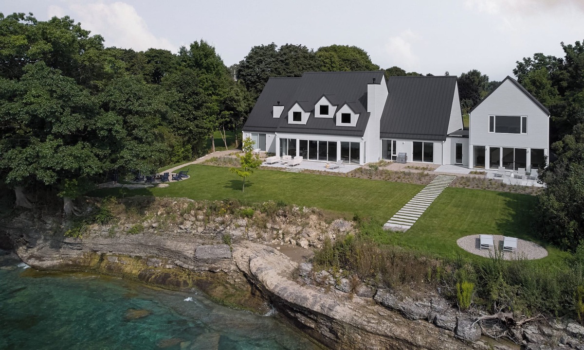Wellington House | Brand new luxury custom built lake house with 130 ft frontage on Lake Ontario