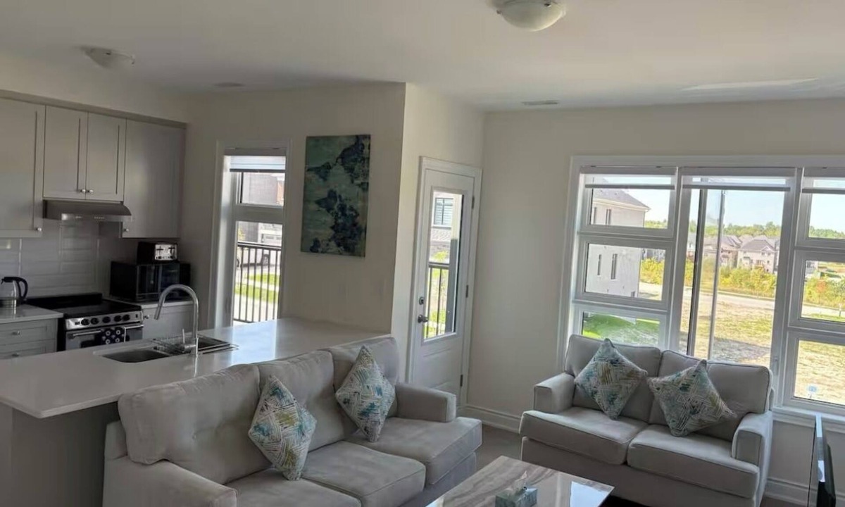 Bradford West Gwillimbury House | Brand New Luxury Modern Above Ground Suite Bond Head Retreat/Peaceful