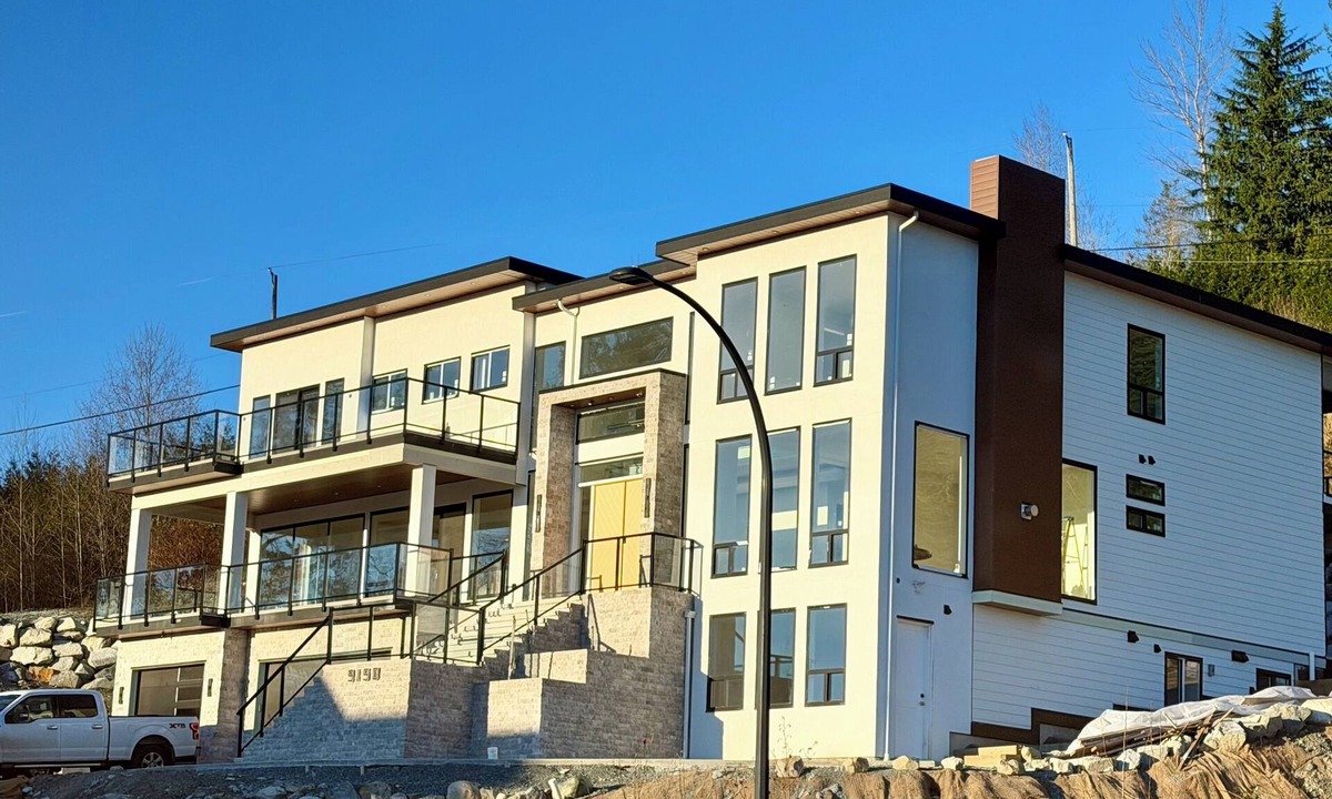 Mission House | Breath taking view in the heart of Mission BC