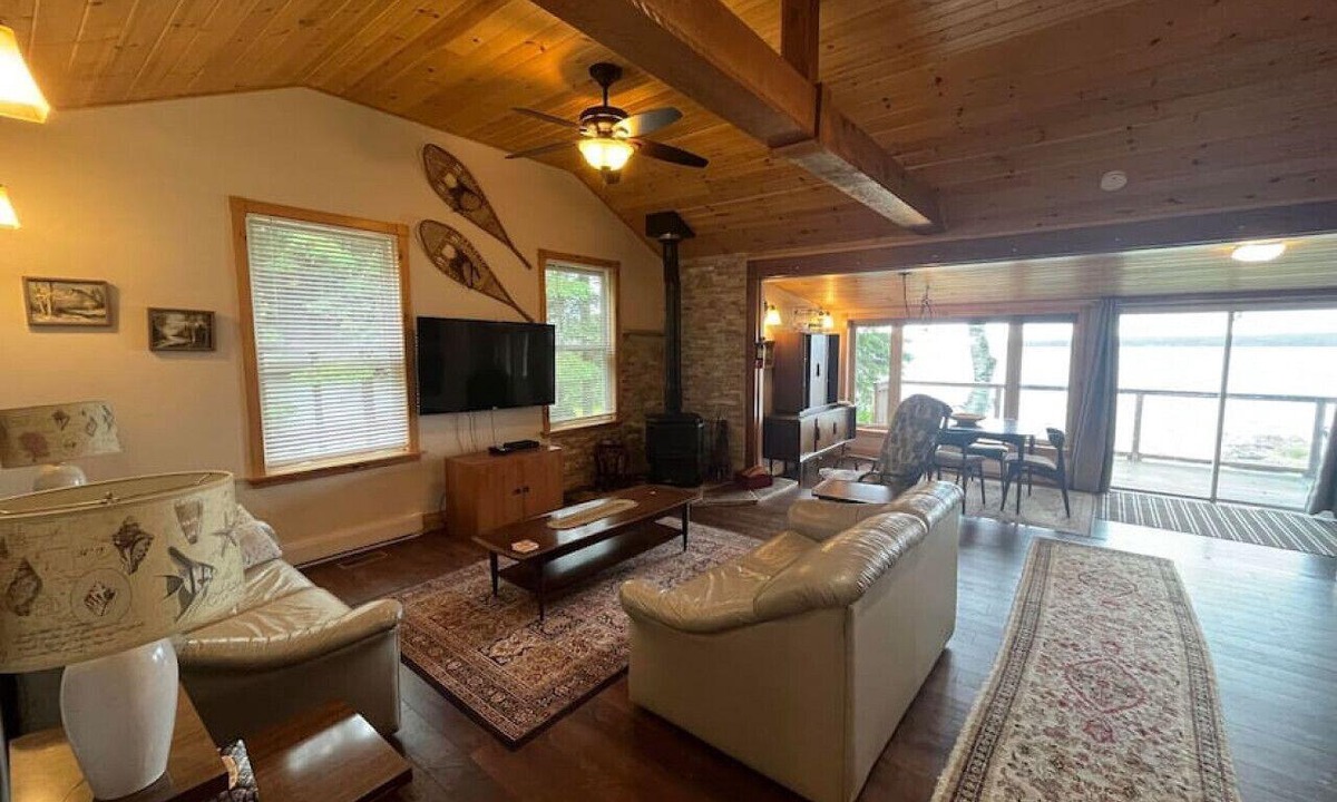 Port McNicoll Cottage | Bright 2 Bdrm Waterfront Cottage on Georgian Bay