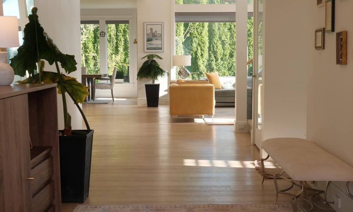 Langley House | Bright 3BR Langley Home | Ensuite + Office + Parking